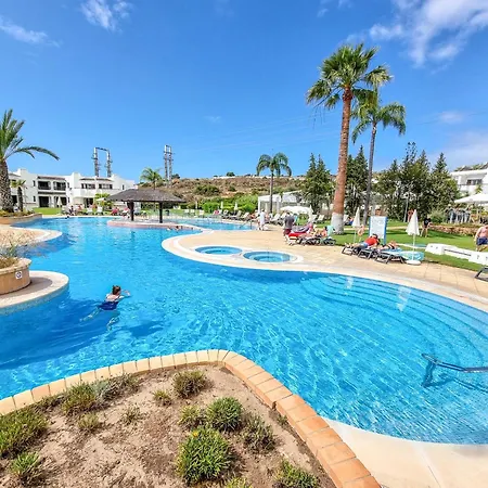 #121 Aconchegante T1 Em By Holidays דירה